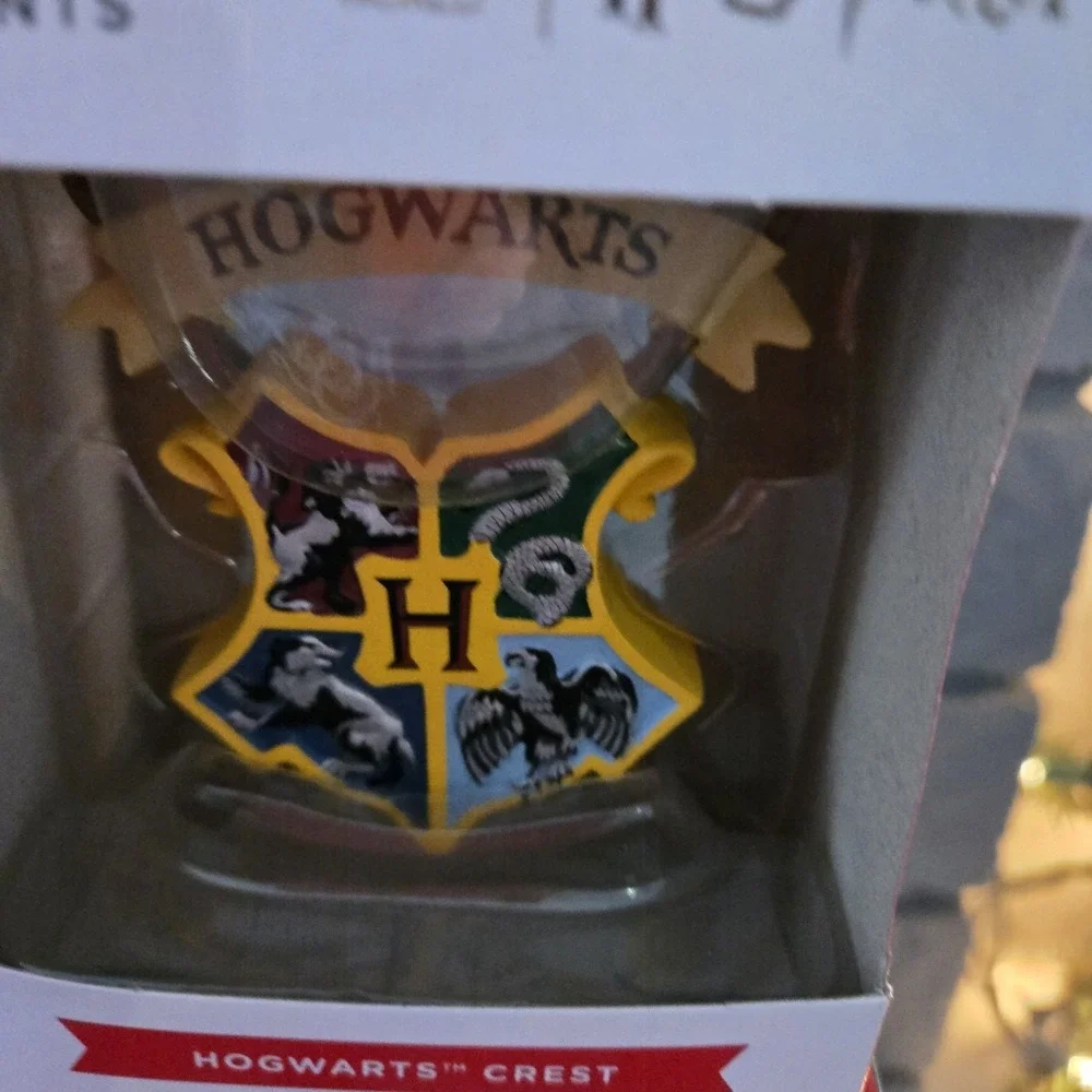 Hallmark‎ Harry Potter Hogwarts Crest New In Box Christmas Tree Ornament